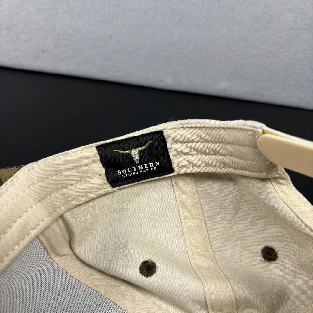 Southern String‎ Hat Co. Camo Snapback Hat Leather Feather Patch Limited Edition